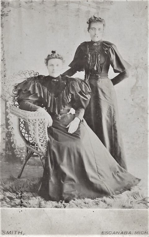 Annie-Bell-Jamieson-seated-sister-in-law-unknown-Jamieson