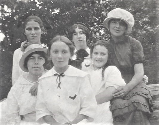 Annie Lovely (far right), daughter of James Lovely and Elva Etta Bell Lovely. Others unknown.