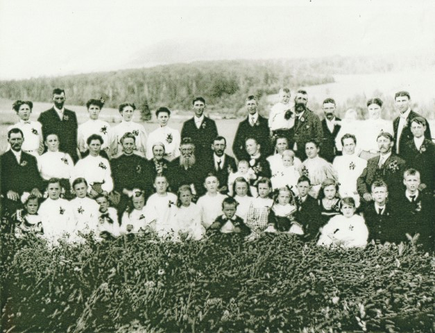William Lyon and Jane Taylor 50th anniversary family photo, 18 July 1907
