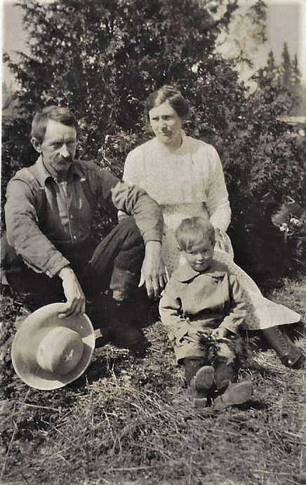 William Sweet, Mary Bell Sweet and son Raymond