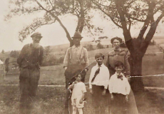 Andrew_Elmer_Frances-McBrine_Earl_Roy_Hilton-Spence-c.1915