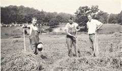 far-rt-William-Henry-Lovely-b.-Glassville-1900